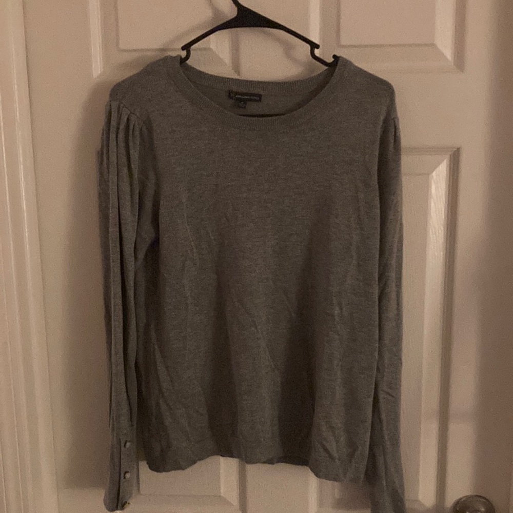 Grey Women’s long sleeve t-shirt, buttons on the wrist